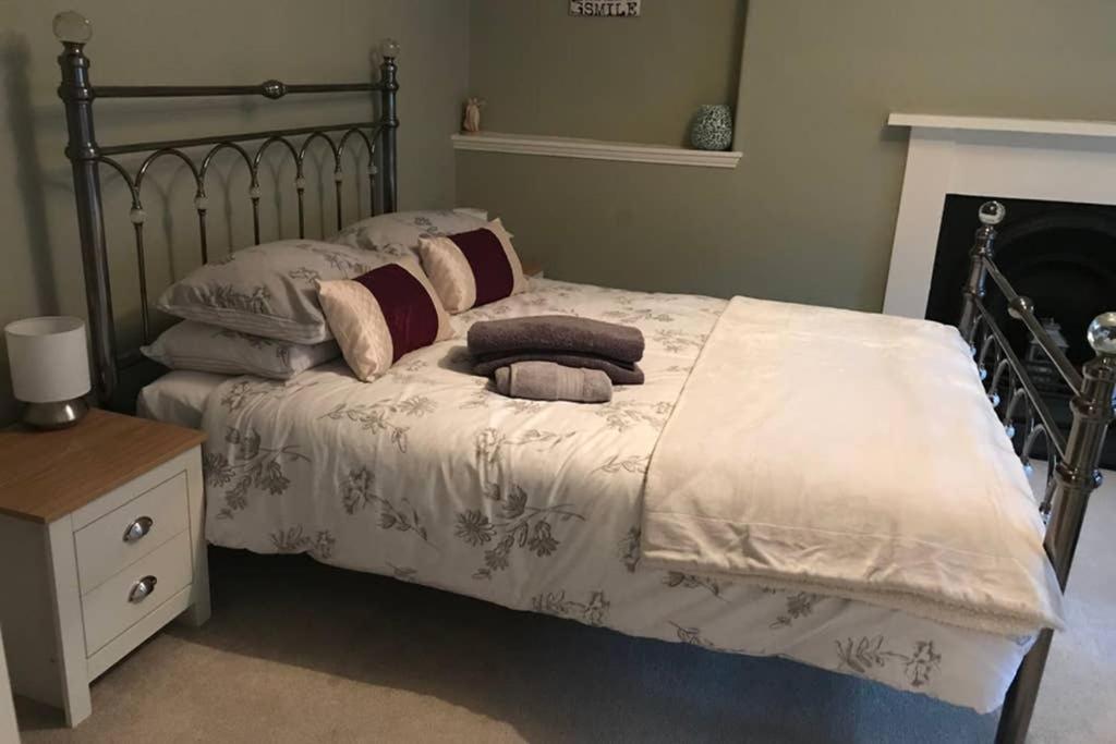 8A Tweed Cottage, Just Off The High St In Peebles Exteriör bild