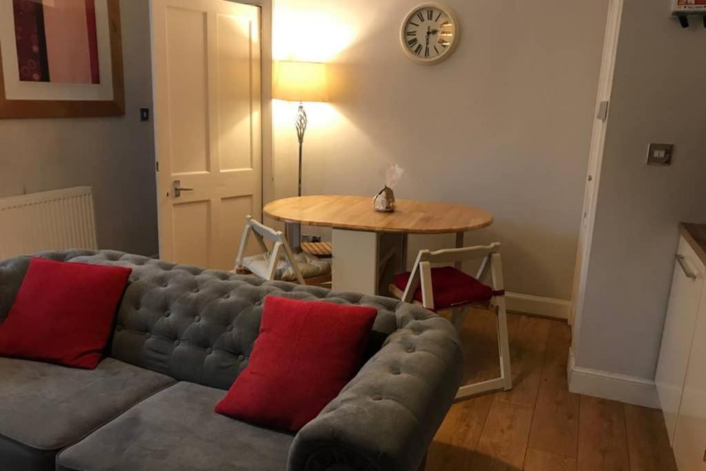 8A Tweed Cottage, Just Off The High St In Peebles Exteriör bild