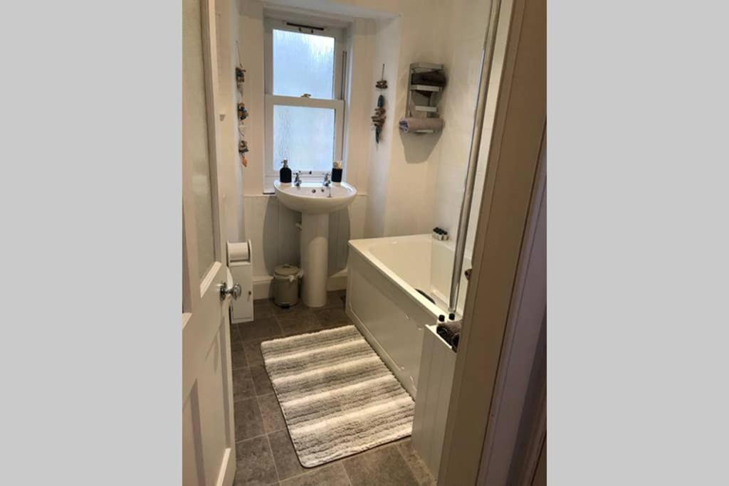 8A Tweed Cottage, Just Off The High St In Peebles Exteriör bild