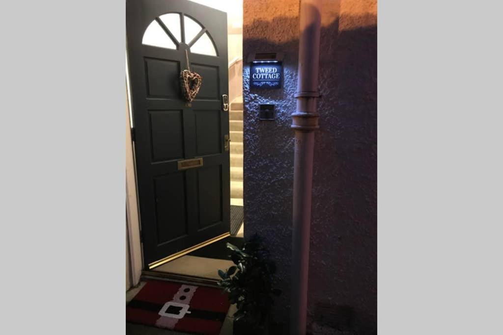 8A Tweed Cottage, Just Off The High St In Peebles Exteriör bild