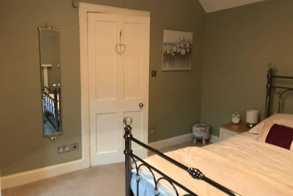 8A Tweed Cottage, Just Off The High St In Peebles Exteriör bild