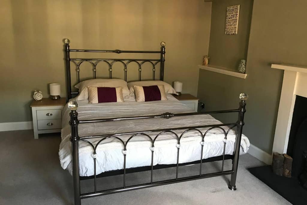 8A Tweed Cottage, Just Off The High St In Peebles Exteriör bild